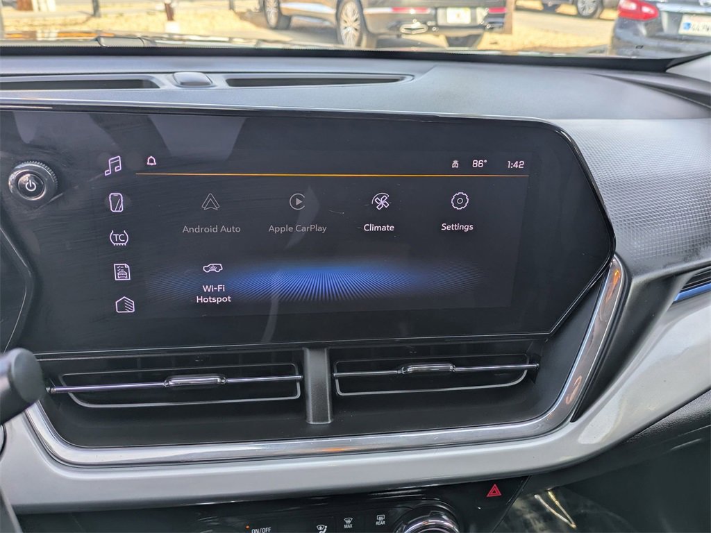 Used 2025 Chevrolet Trax LT w/ LT Convenience Package image 17