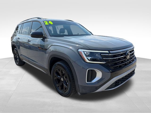 Used 2024 Volkswagen Atlas Peak Edition SE AWD/4WD image 1
