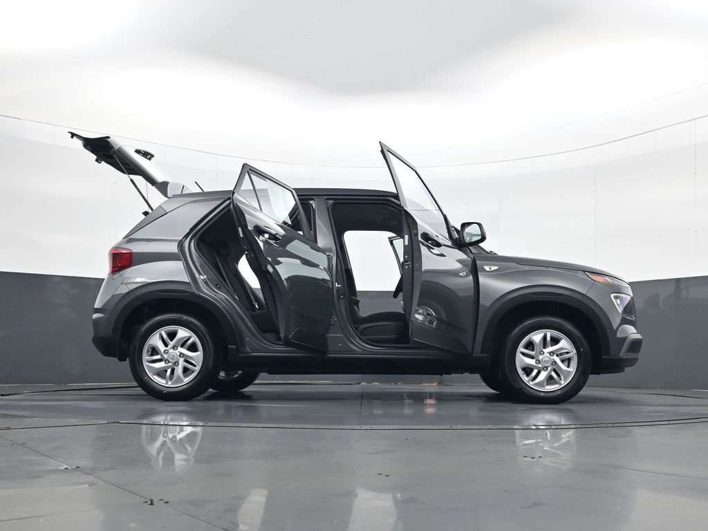Certified 2026 Hyundai Venue SE image 33