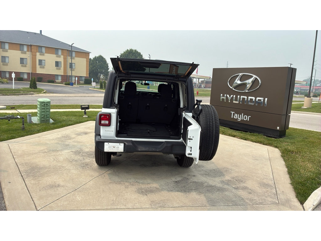 Used 2023 Jeep Wrangler Unlimited Sport AWD/4WD image 9