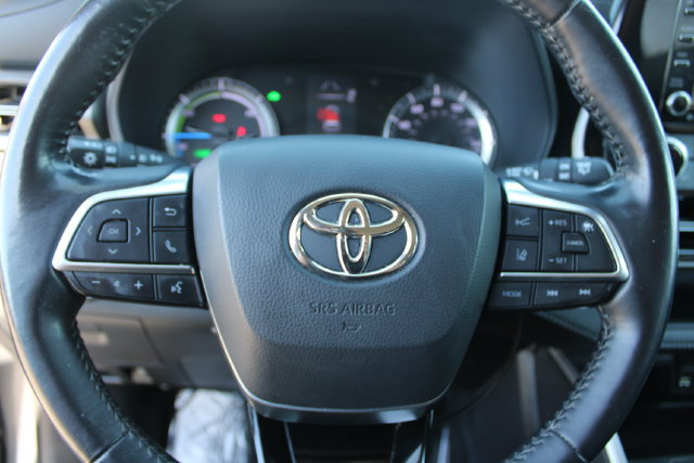 Used 2020 Toyota Highlander LE FWD image 18