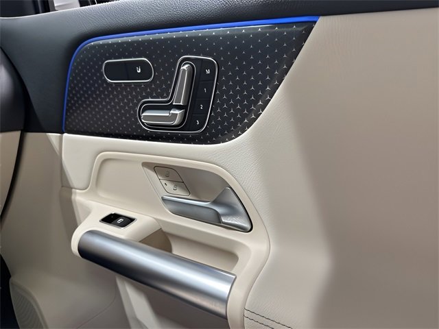 Used 2025 Mercedes-Benz GLA 250 4MATIC image 33