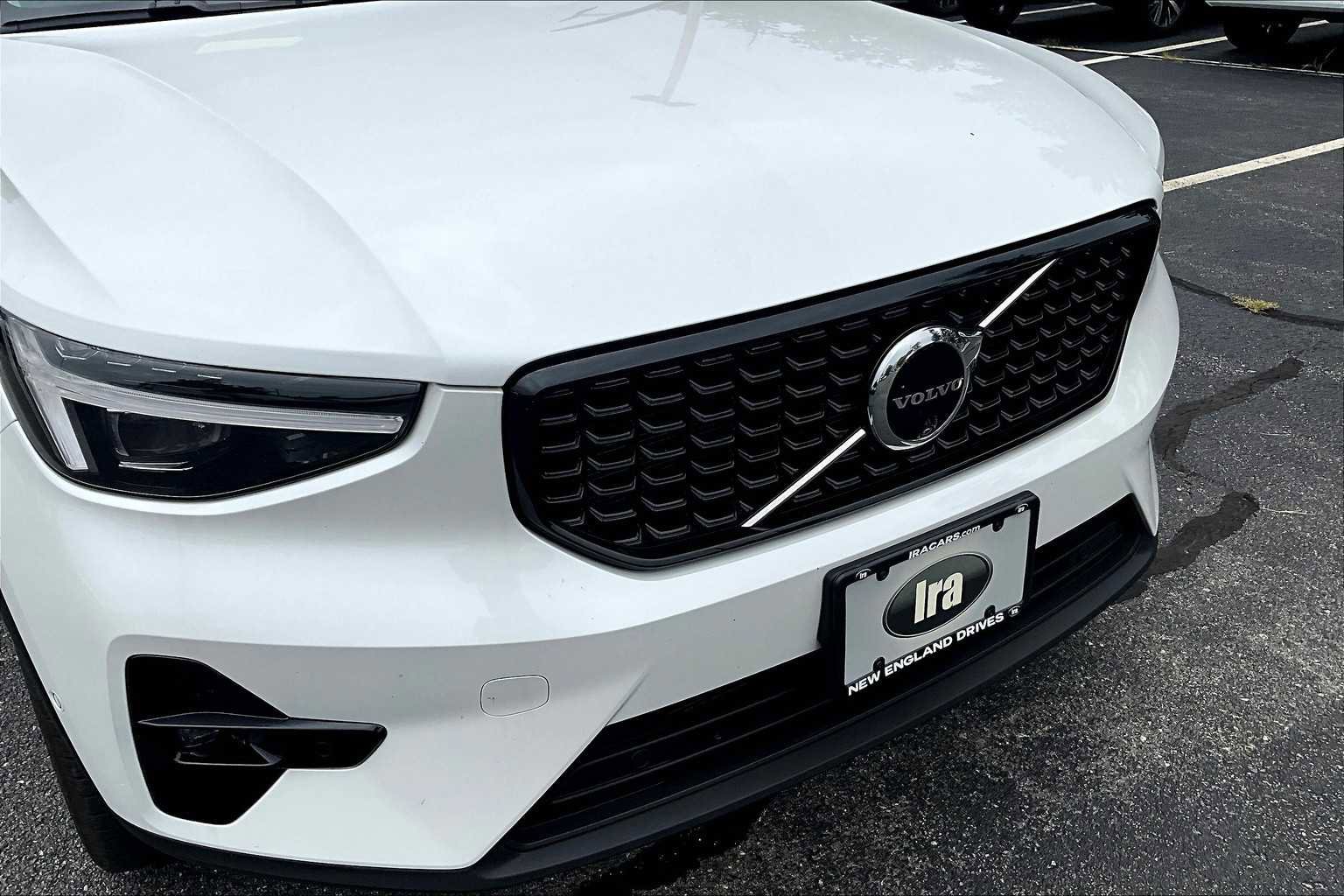 Used 2025 Volvo XC40 B5 Plus w/ Protection Package Premier image 28