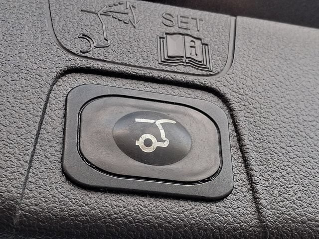 Used 2016 Ford C-MAX Energi SEL w/ Equipment Group 302A FWD image 30