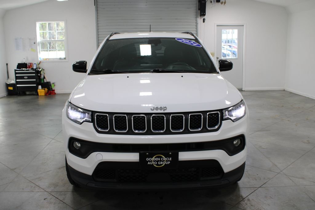 Used 2024 Jeep Compass Latitude image 3
