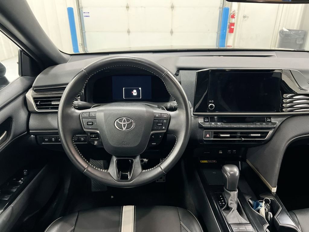 Used 2025 Toyota Camry SE FWD image 11