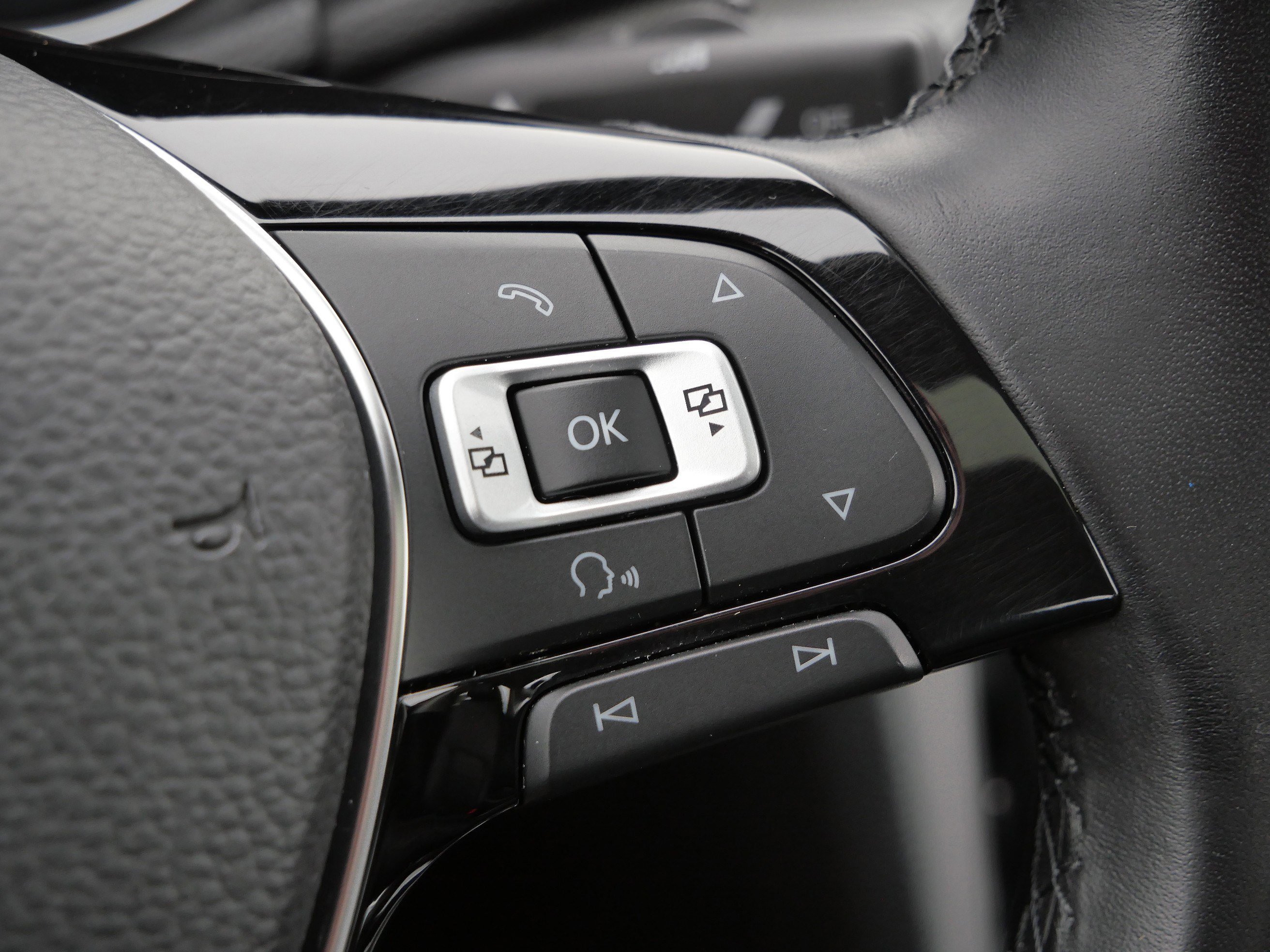 Used 2019 Volkswagen Passat 2.0T Wolfsburg image 30