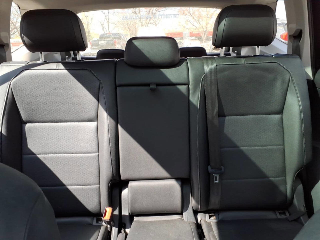 Used 2018 Volkswagen Tiguan SE w/ Panoramic Sunroof Package FWD image 17