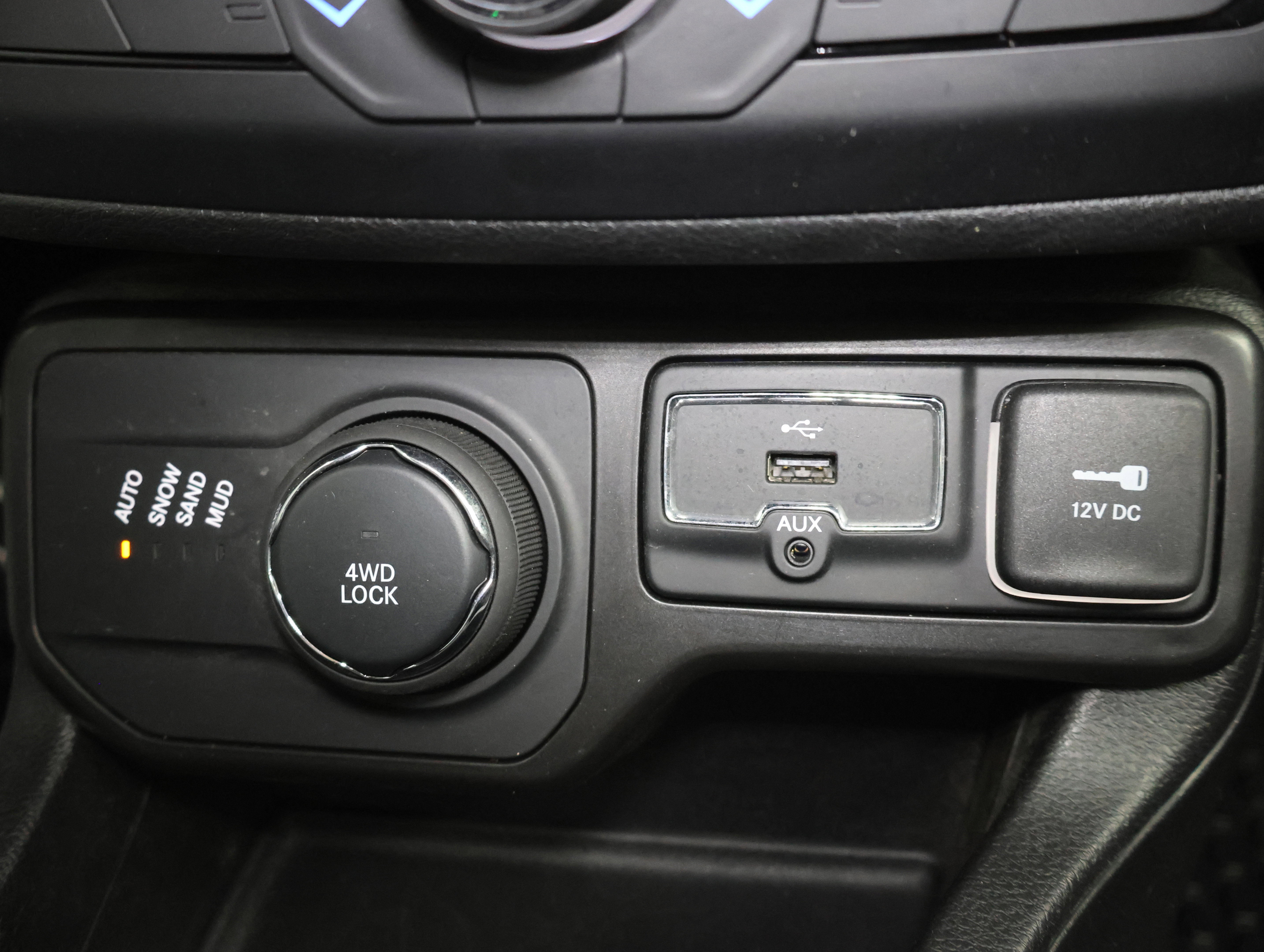 Used 2019 Jeep Renegade Latitude AWD/4WD image 37
