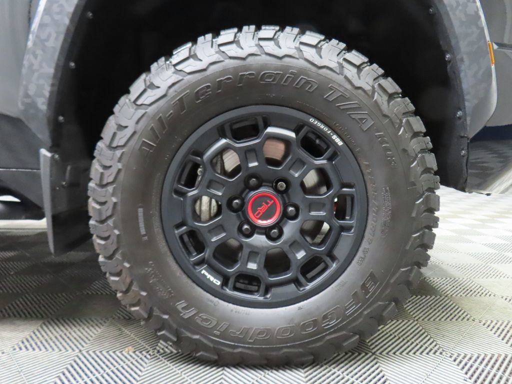 Used 2025 Toyota Tundra Limited AWD/4WD image 10