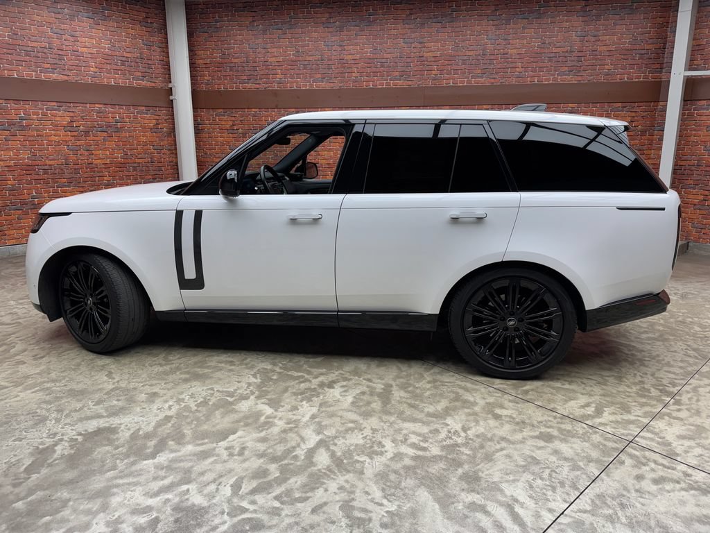 Used 2024 Land Rover Range Rover SE AWD/4WD image 2