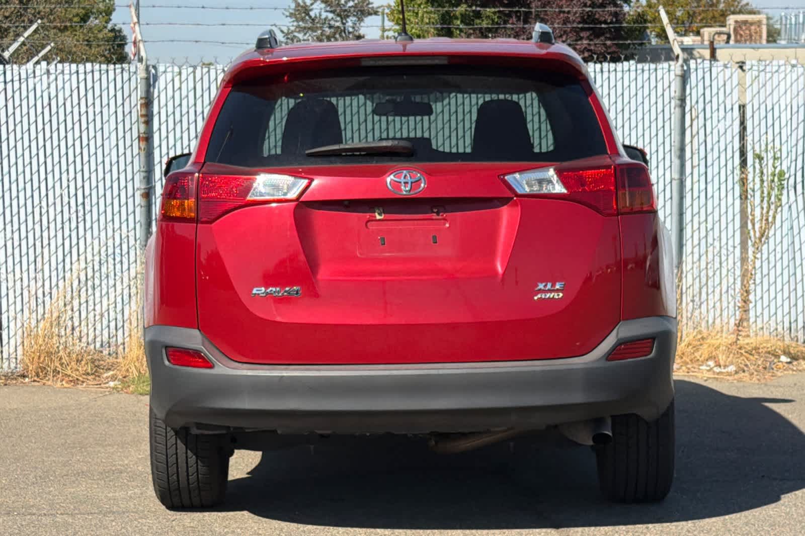 Used 2015 Toyota RAV4 XLE AWD/4WD image 4