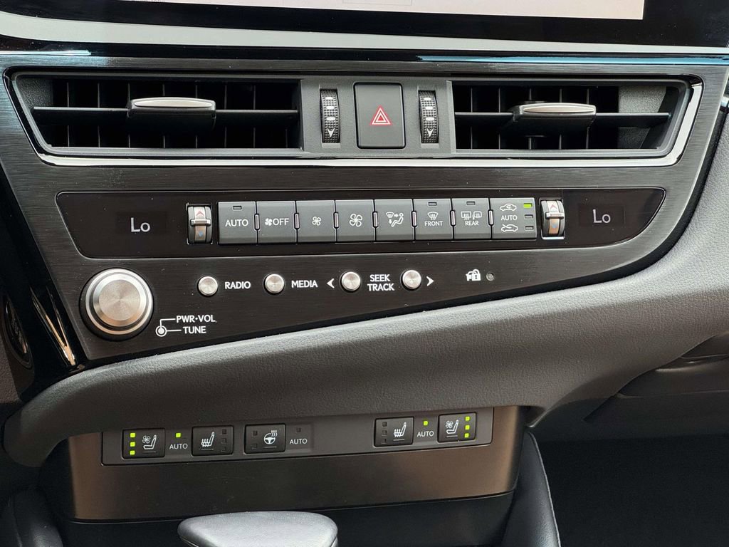 Used 2023 Lexus ES 250 w/ Premium Package AWD/4WD image 17