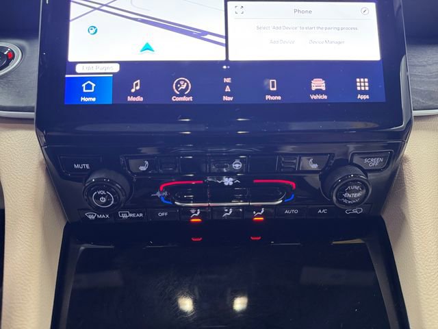 Used 2024 Jeep Grand Cherokee Limited w/ Luxury Tech Group II image 13