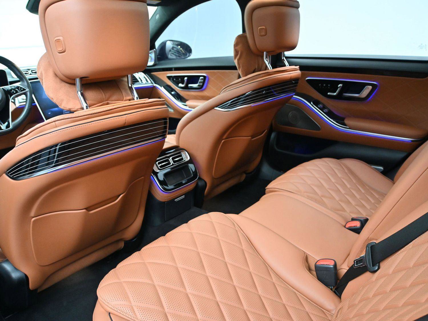 Used 2022 Mercedes-Benz S 580 4MATIC Sedan w/ AMG Line Package image 9