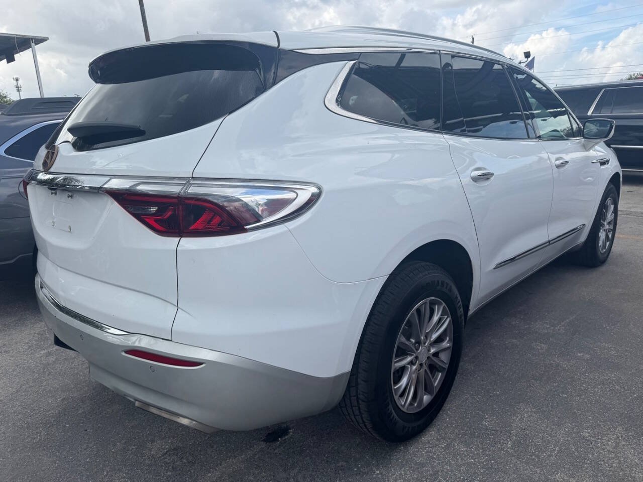 Used 2022 Buick Enclave Essence FWD image 4