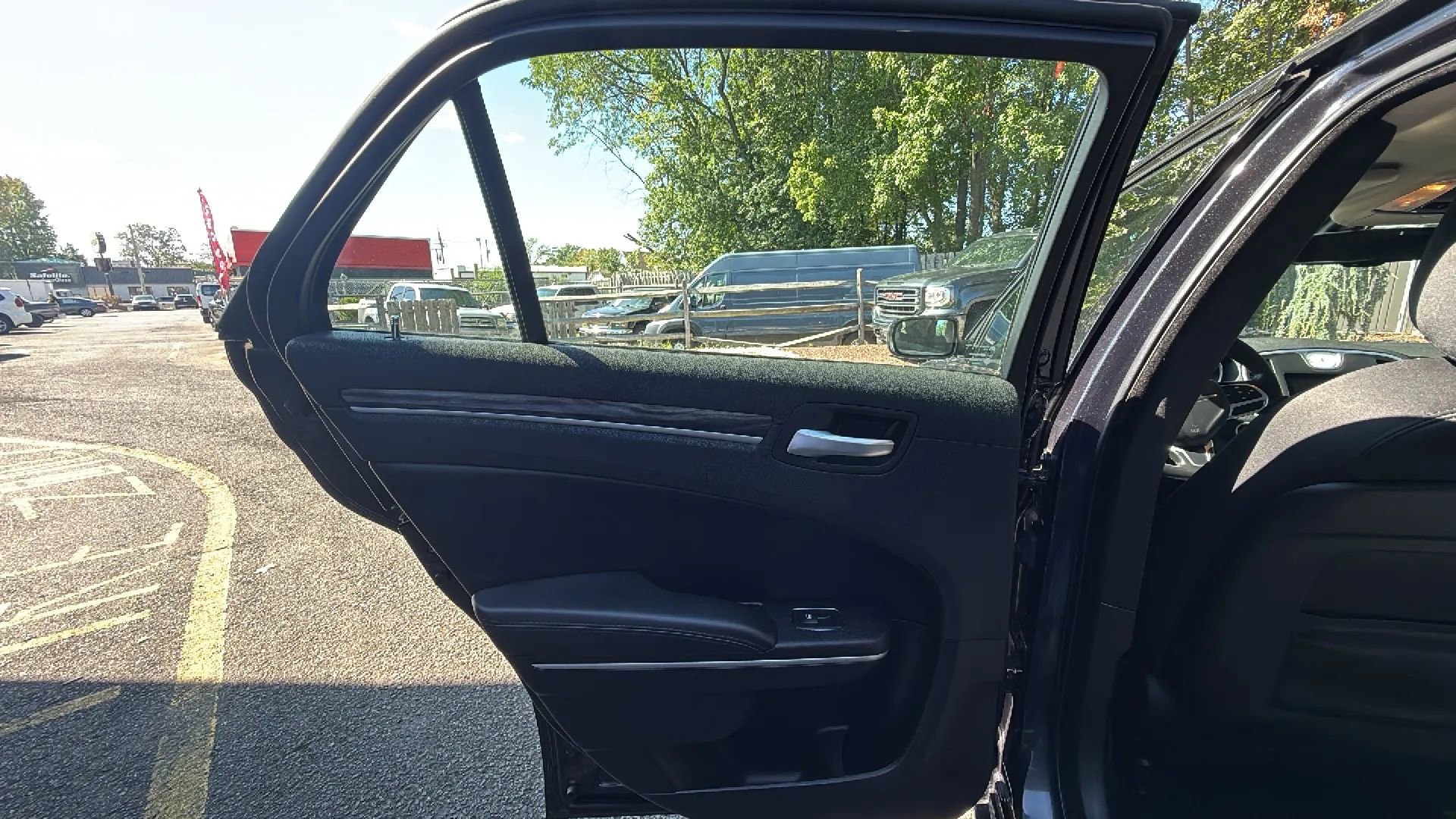 Used 2019 Chrysler 300 Touring w/ Sport Appearance Package image 14