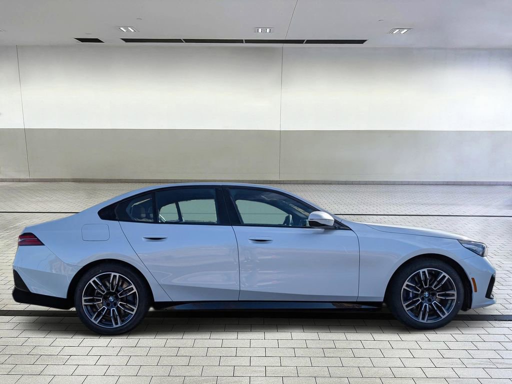 New 2026 BMW 550e xDrive w/ Premium Package image 6