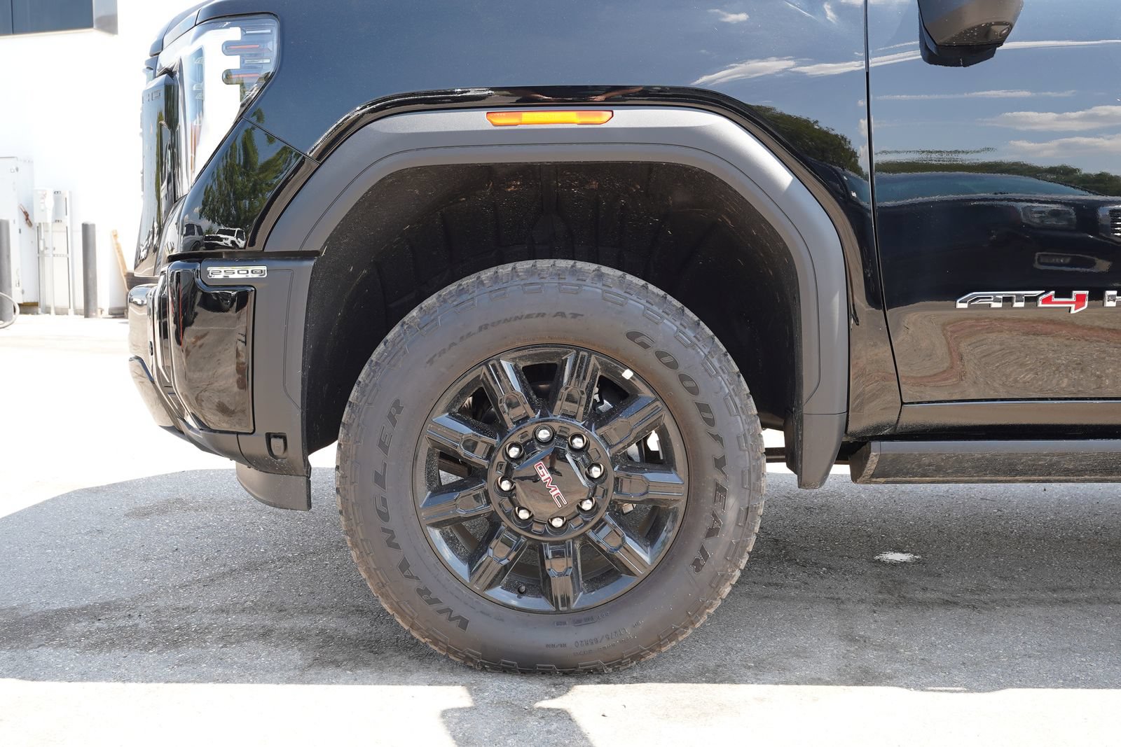 New 2026 GMC Sierra 2500 AT4 w/ AT4 Premium Plus Package AWD/4WD image 28
