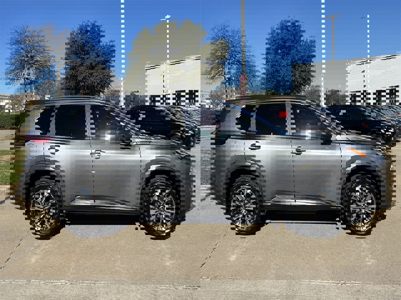 Certified 2023 Nissan Rogue SV image 3