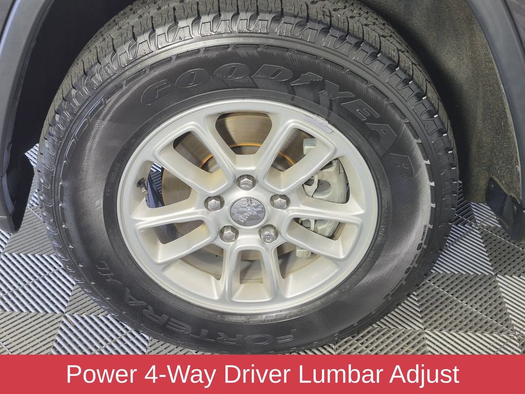 Used 2020 Jeep Grand Cherokee Laredo RWD image 8