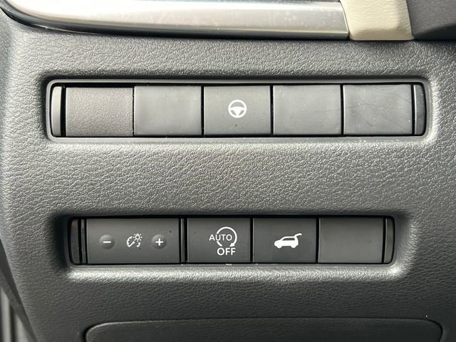 Used 2023 Nissan Rogue SV w/ SV Premium B Package image 17