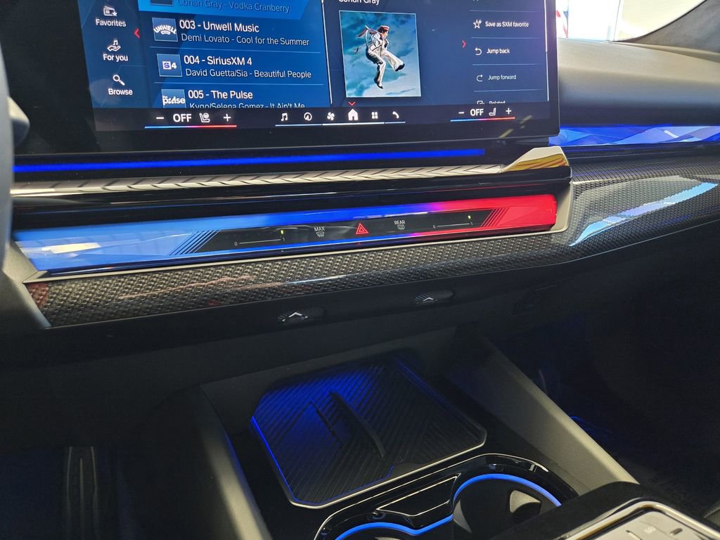 Used 2025 BMW M5 w/ Carbon Package image 20