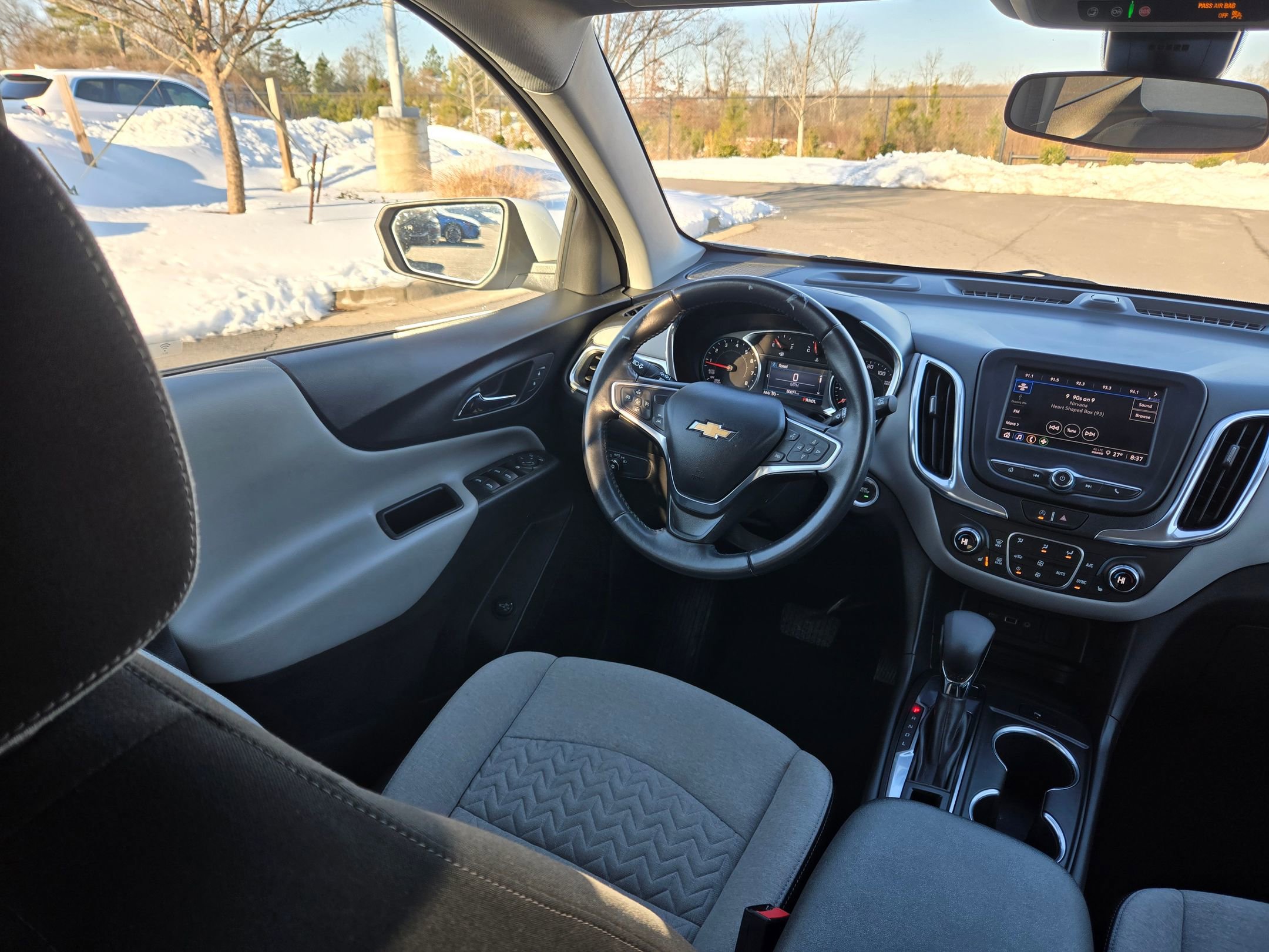 Used 2022 Chevrolet Equinox LT w/ Driver Convenience Package image 9