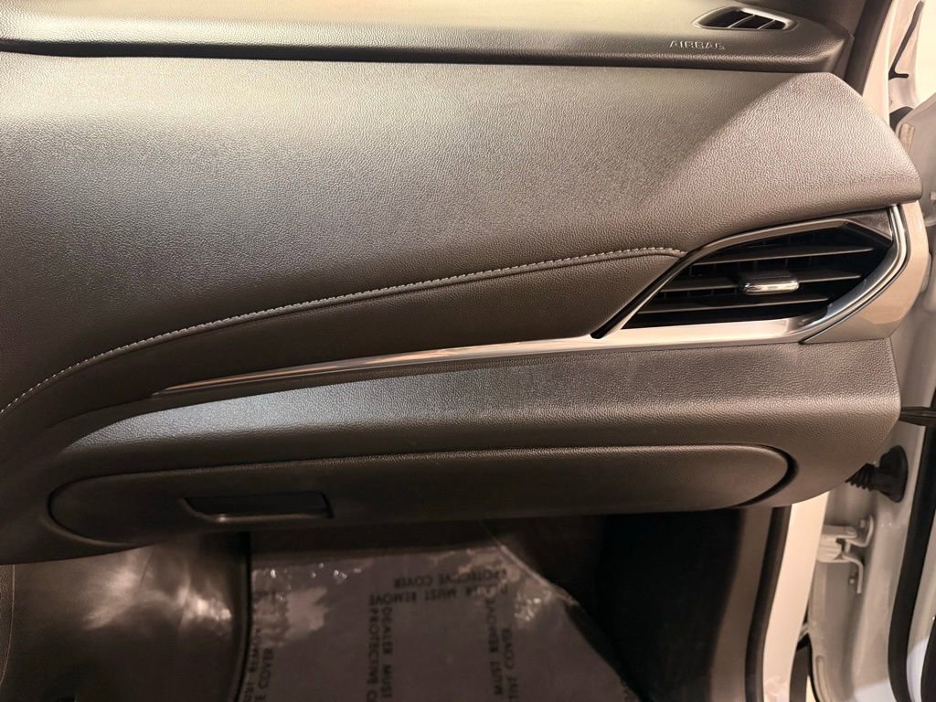 Used 2023 Chevrolet Traverse LT image 30