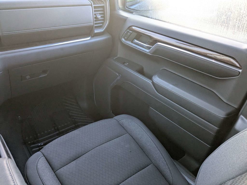 Used 2024 Chevrolet Silverado 1500 LT AWD/4WD image 17