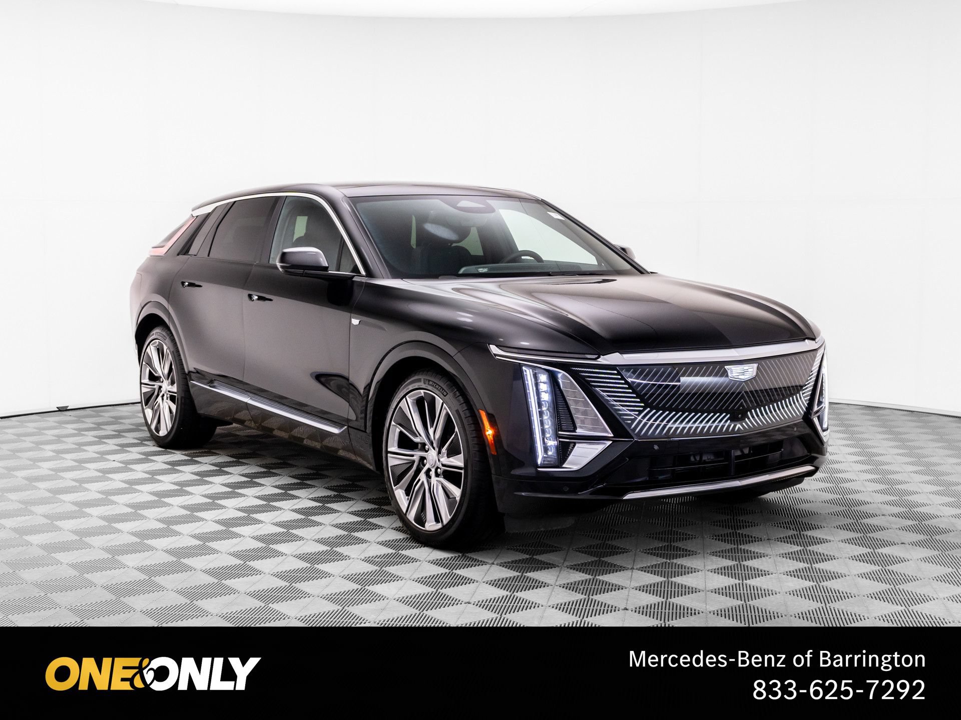 Used 2025 Cadillac Lyriq Luxury w/ LPO, Floor Liner Package AWD/4WD image 4