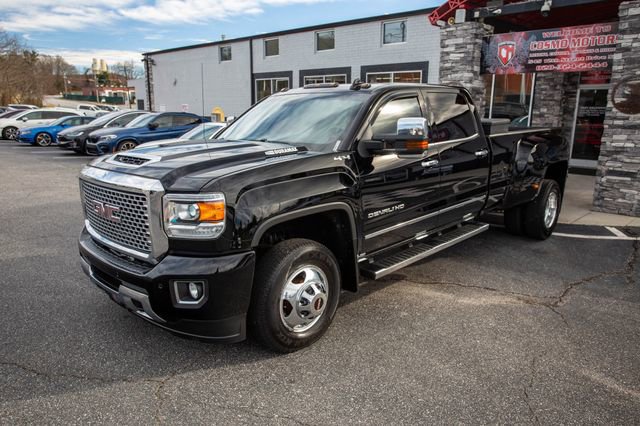 Used 2017 GMC Sierra 3500 Denali w/ Duramax Plus Package image 3