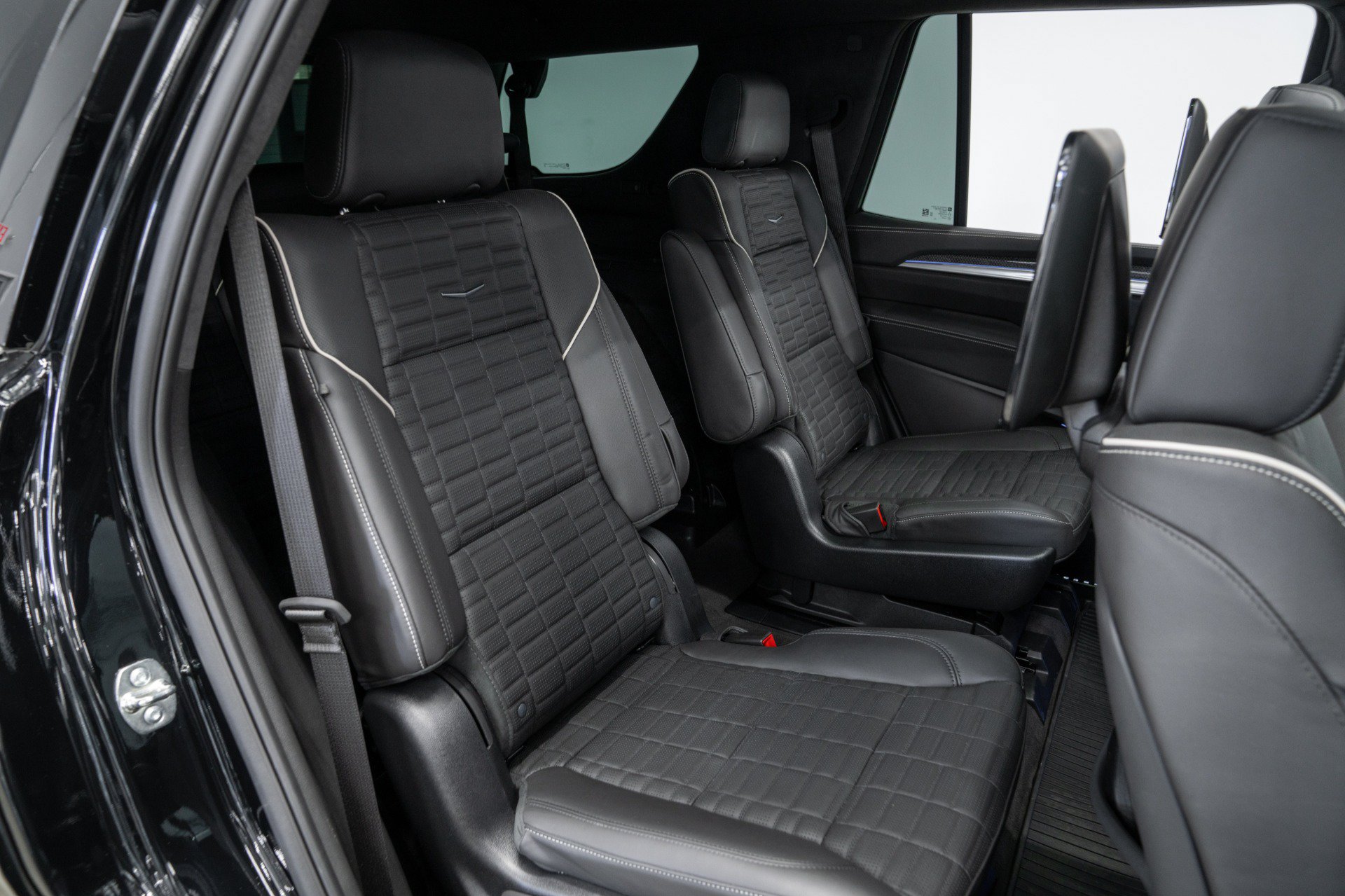 Used 2025 Cadillac Escalade V w/ LPO, ONYX Package AWD/4WD image 28