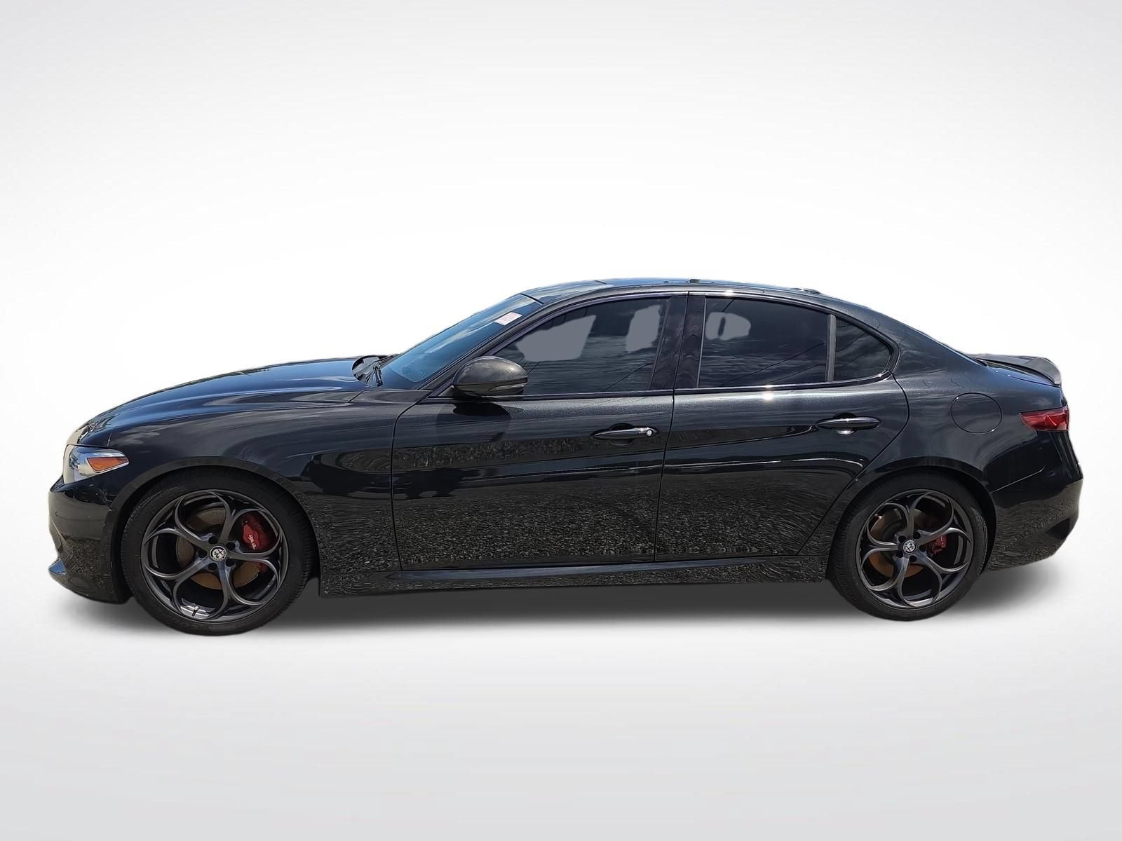 Used 2017 Alfa Romeo Giulia Ti w/ TI 19" Sport Package RWD image 4