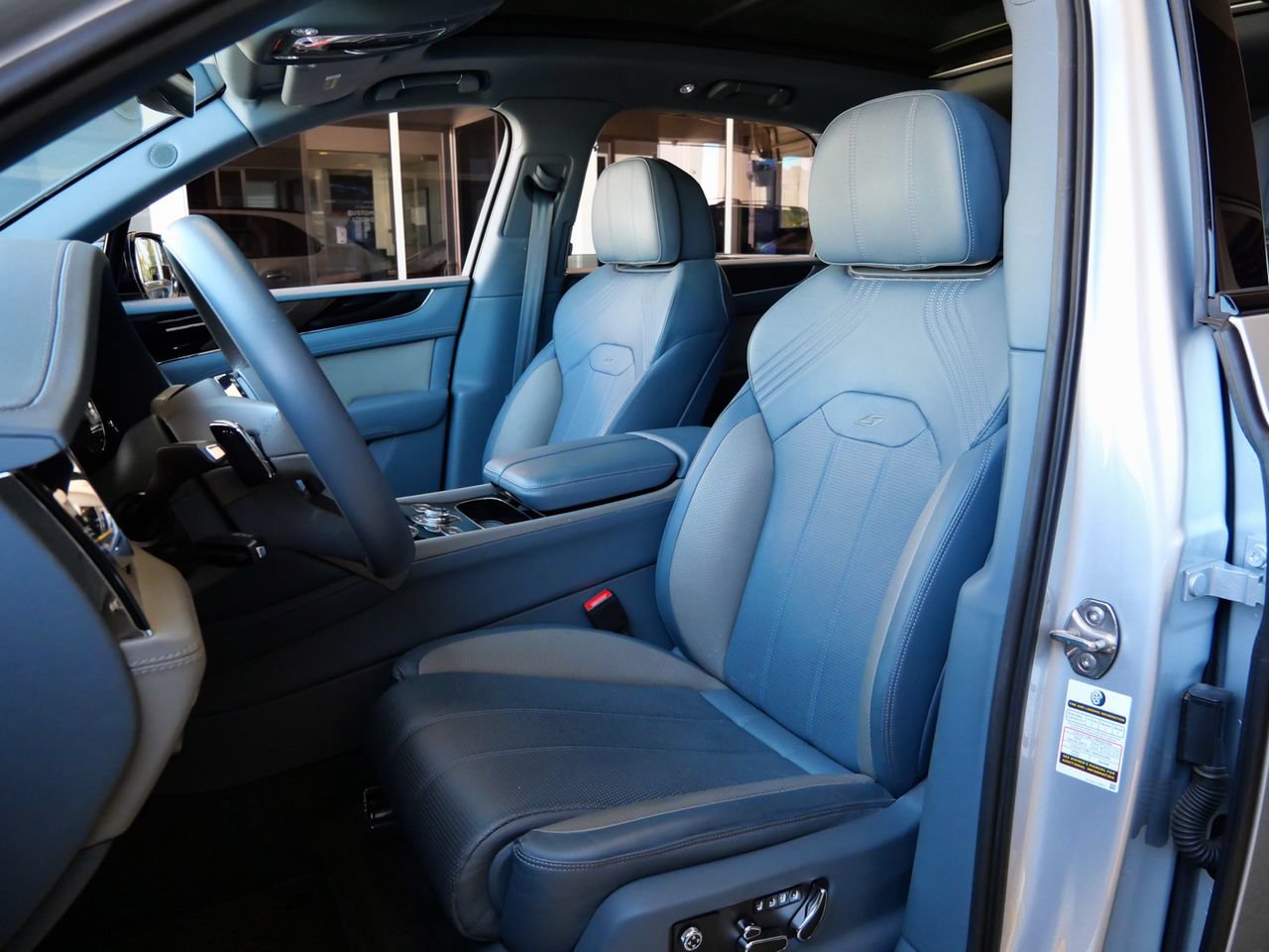 Used 2022 Bentley Bentayga AWD/4WD image 17