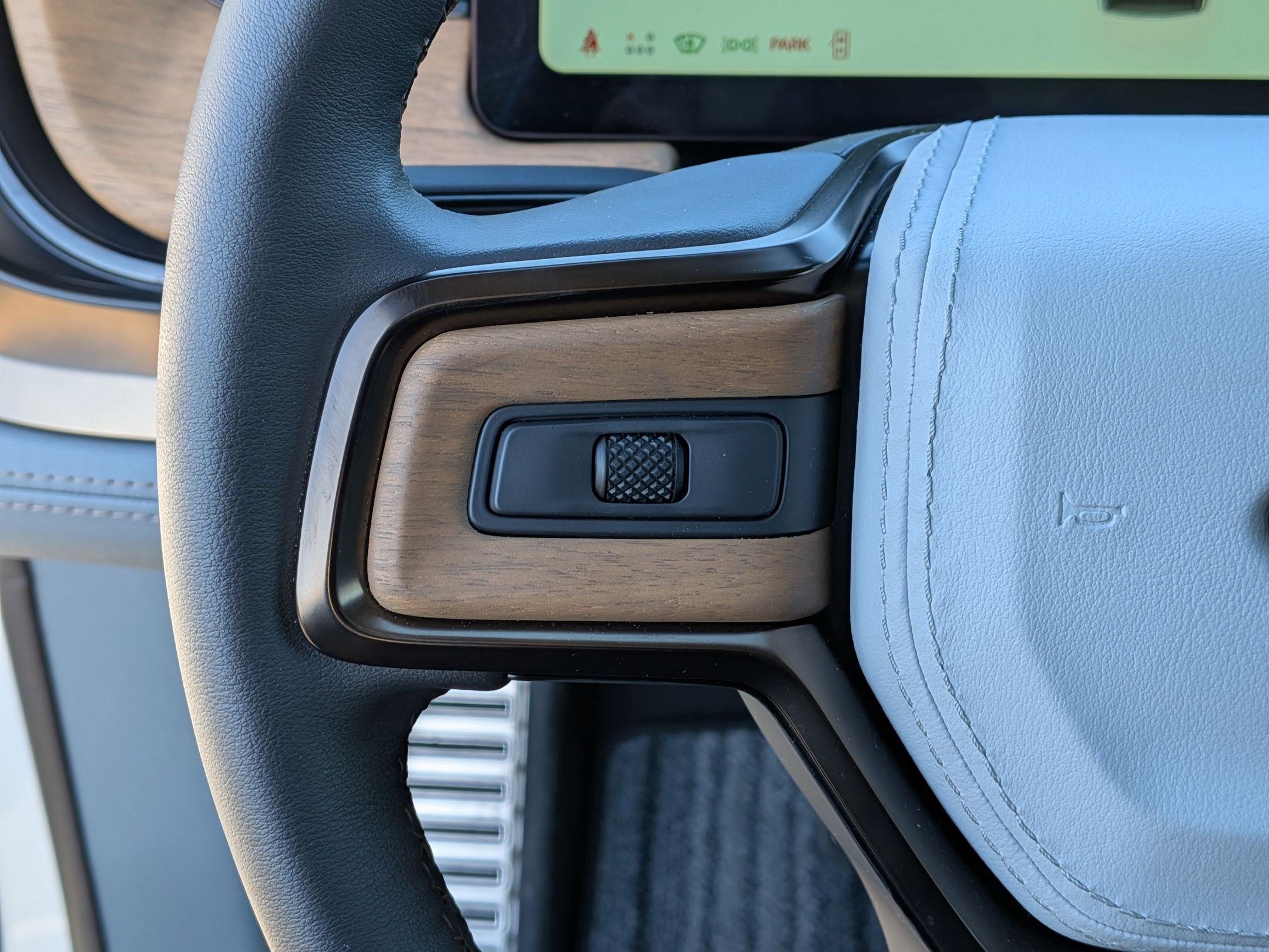 Used 2026 Rivian R1T Premium image 19