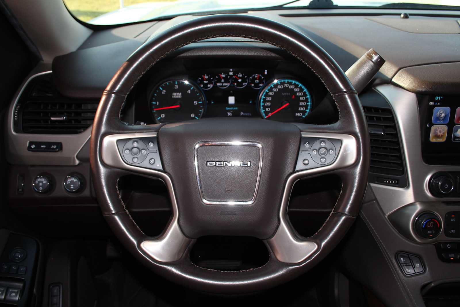 Used 2020 GMC Yukon Denali w/ Open Road Package AWD/4WD image 37