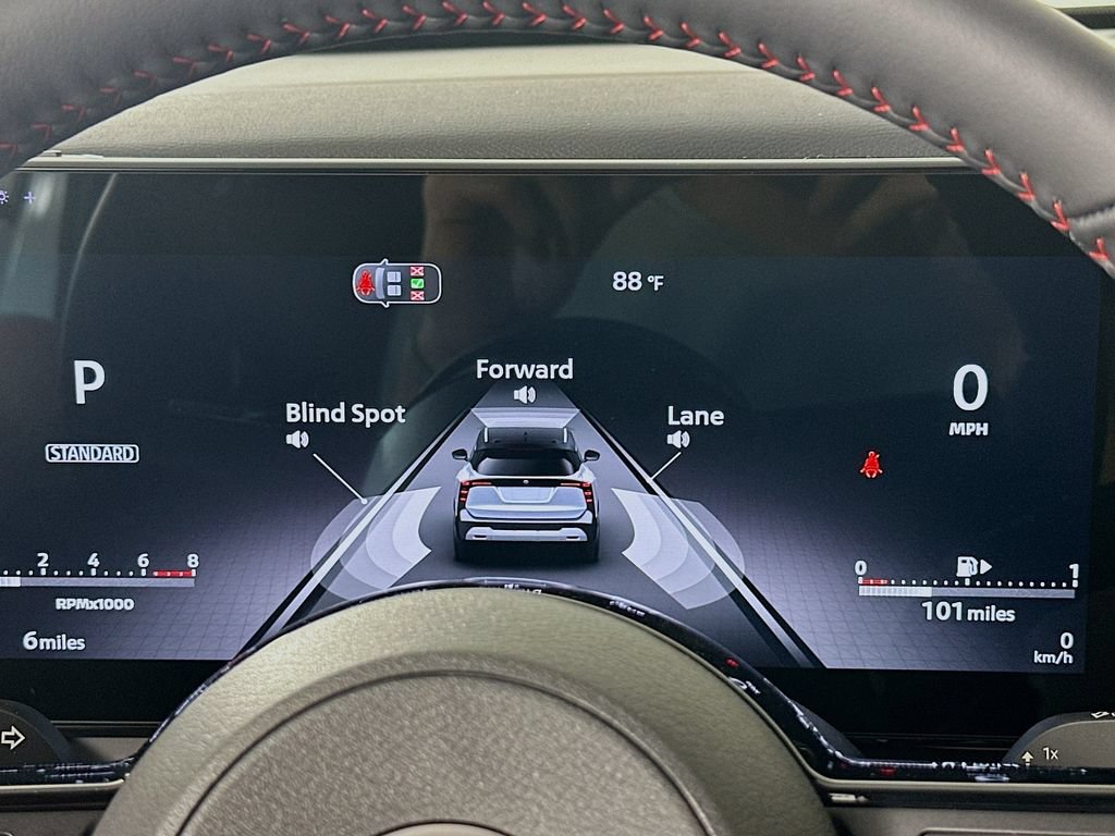 New 2026 Nissan Kicks SR w/ SR Premium Package FWD image 17
