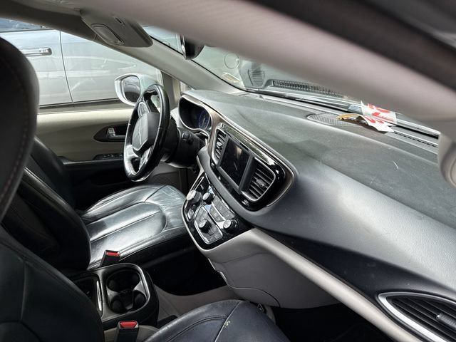 Used 2019 Chrysler Pacifica Touring-L FWD image 8
