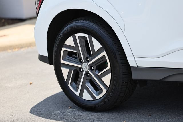 Used 2023 Hyundai Kona SE FWD image 6