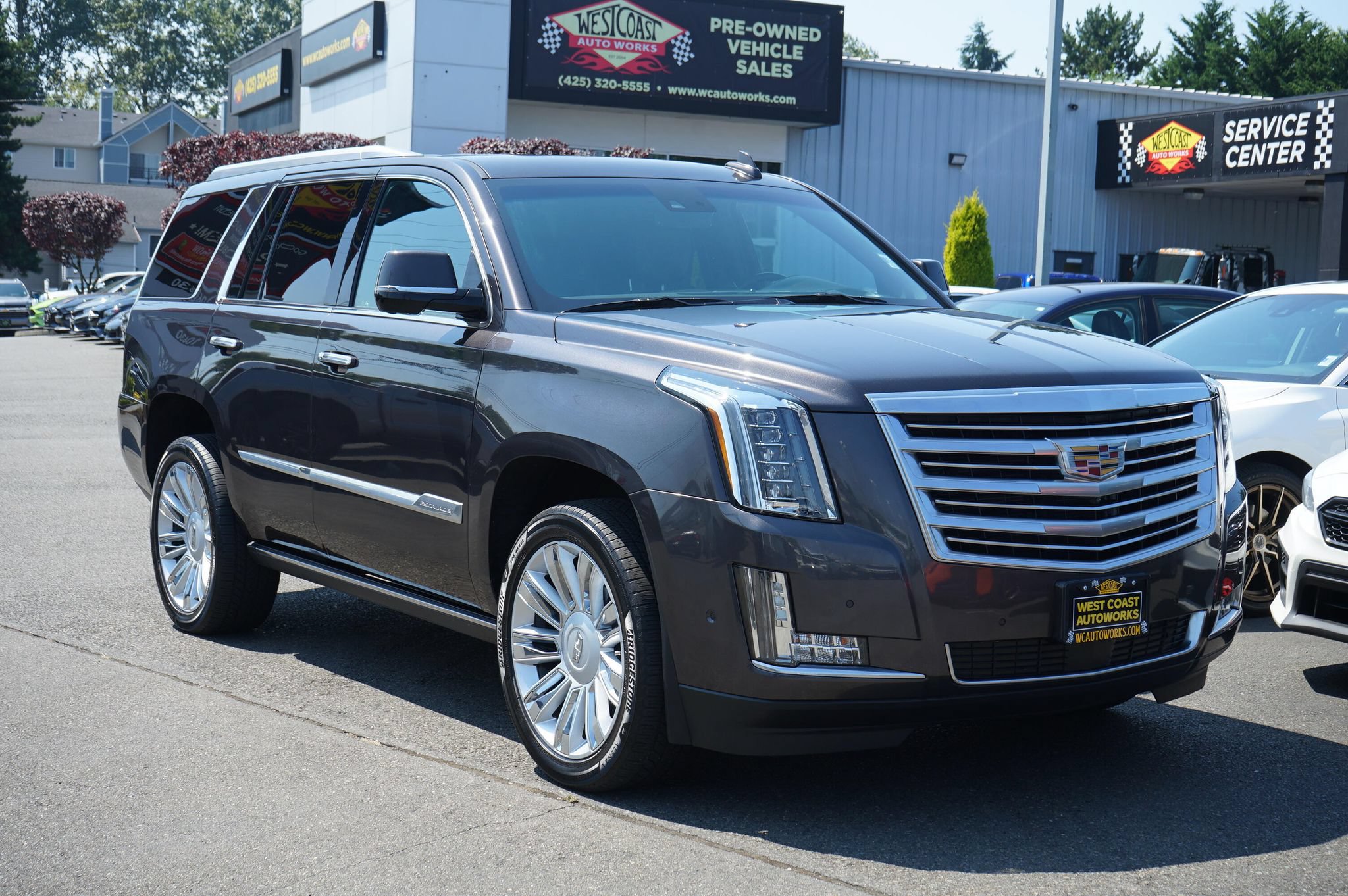 Used 2017 Cadillac Escalade Platinum AWD/4WD image 7