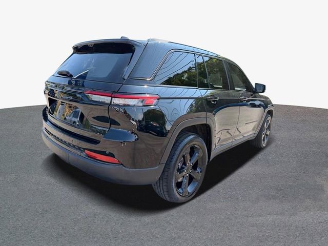 Used 2023 Jeep Grand Cherokee Limited w/ Luxury Tech Group II AWD/4WD image 3