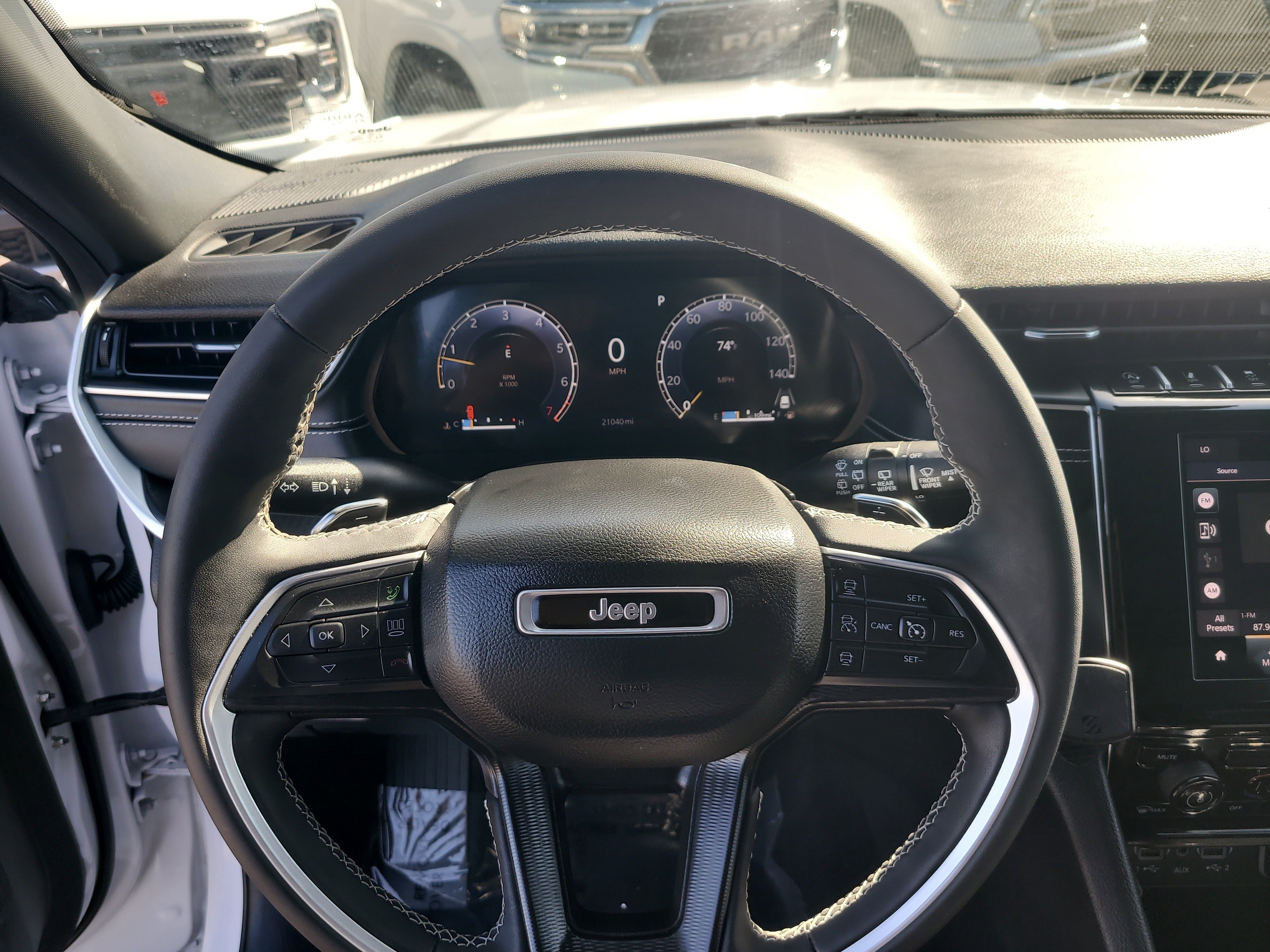 Used 2024 Jeep Grand Cherokee Laredo AWD/4WD image 26