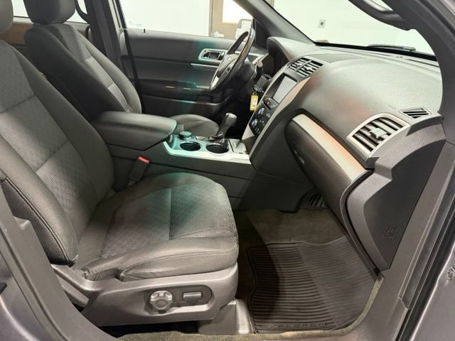 Used 2014 Ford Explorer XLT w/ Equipment Group 201A AWD/4WD image 22