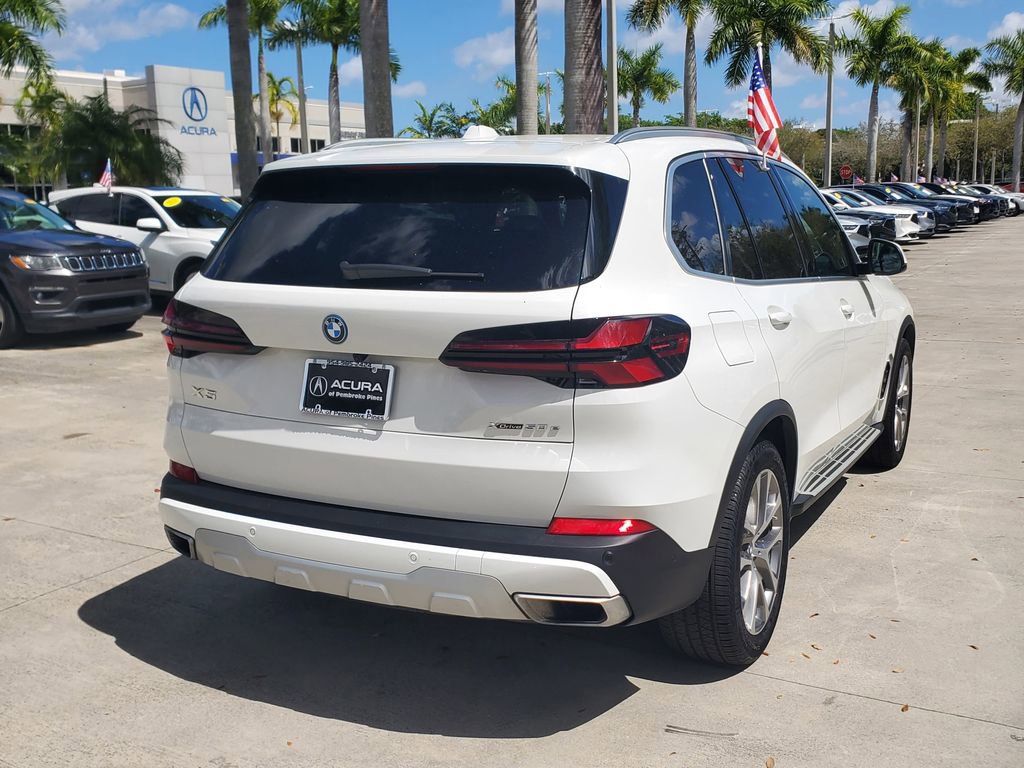 Used 2025 BMW X5 xDrive50e image 7