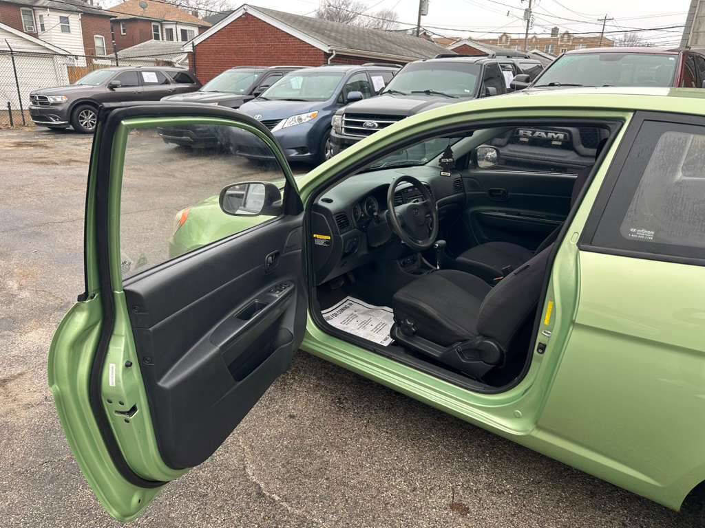 Used 2010 Hyundai Accent GS w/ Premium Pkg 3 image 9