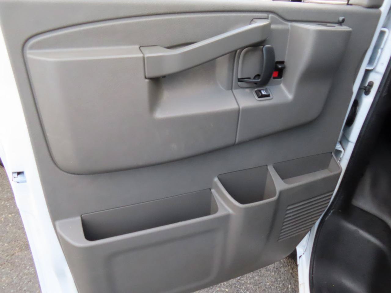 Used 2018 Chevrolet Express 2500 w/ Driver Convenience Package RWD image 10