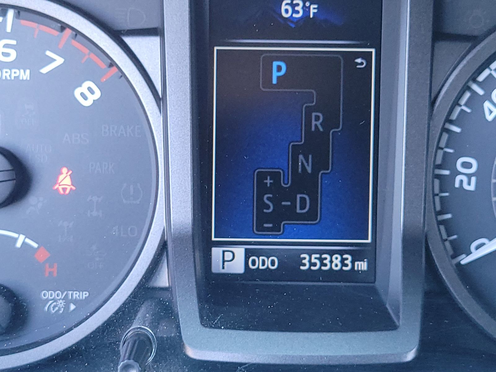 Used 2018 Toyota Tacoma TRD Off-Road w/ Technology Package image 19