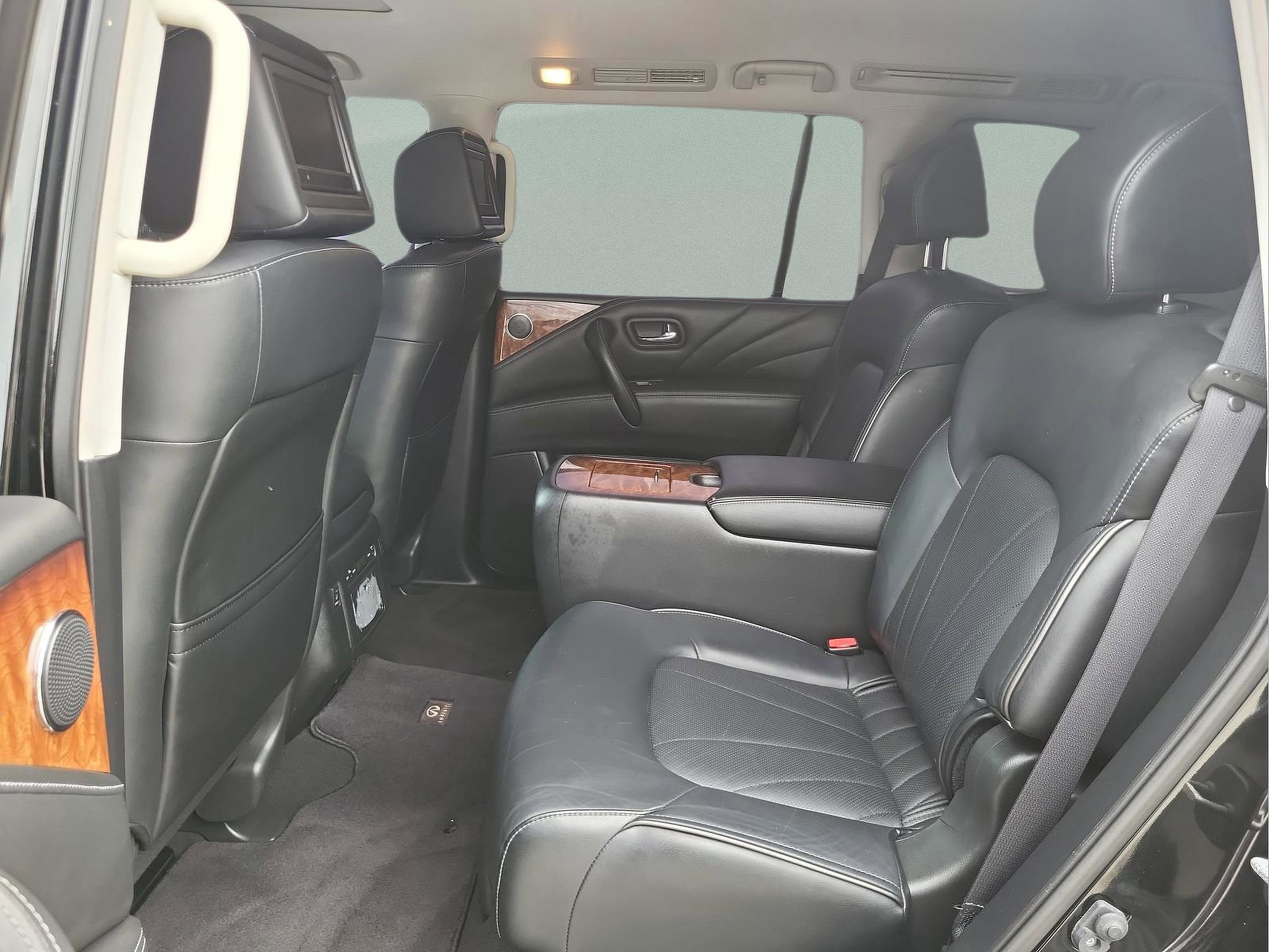 Used 2015 INFINITI QX80 4WD w/ Deluxe Technology Package image 17