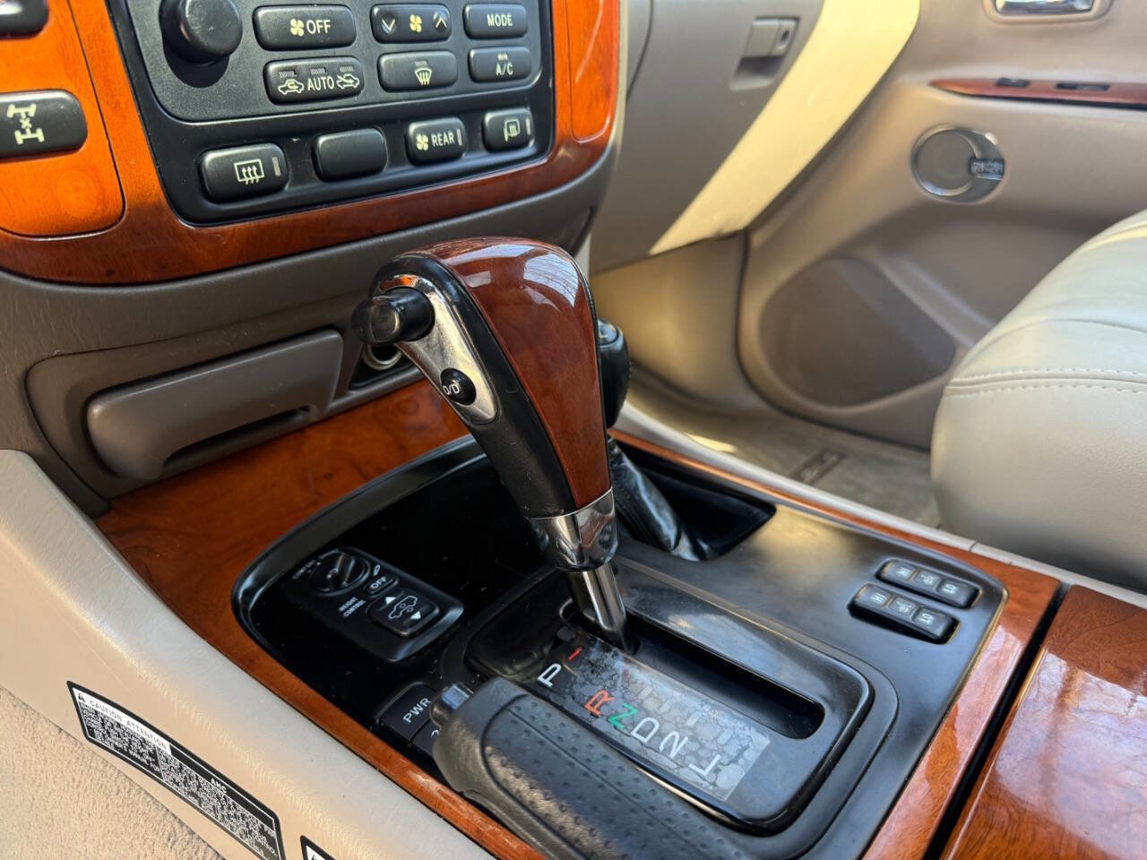 Used 2001 Lexus LX 470 4WD image 26